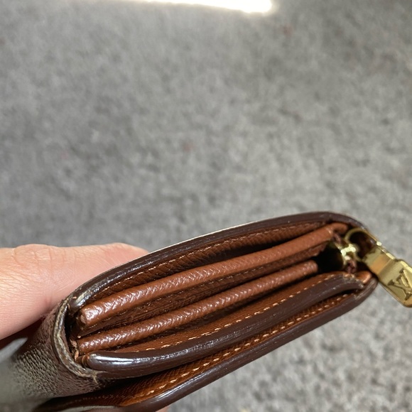 LV Wallet - Picture 8 of 16